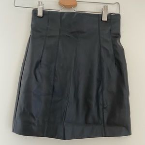 Little black faux leather skirt - Zara